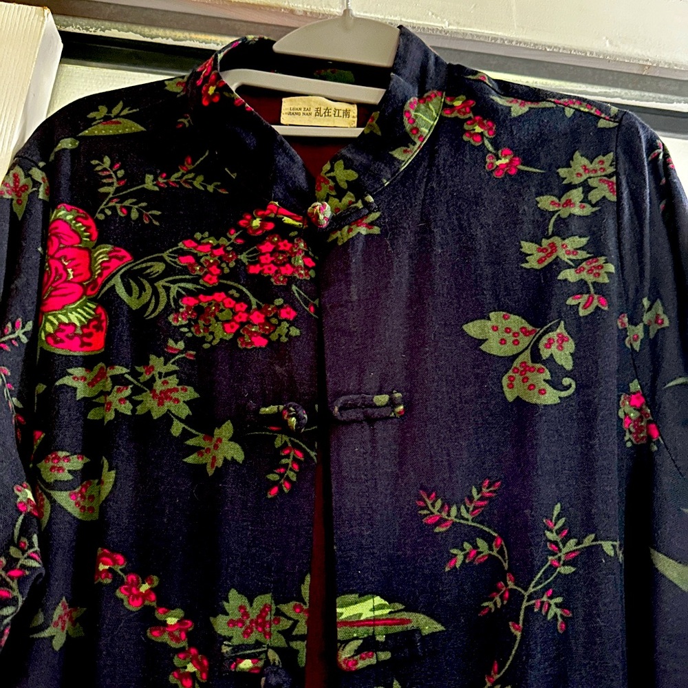 Linen Asian style duster. NO RIPS, NO TEARS! Great condition.